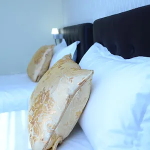 https://the-helmet-hotel.brusselshotelsbook.com